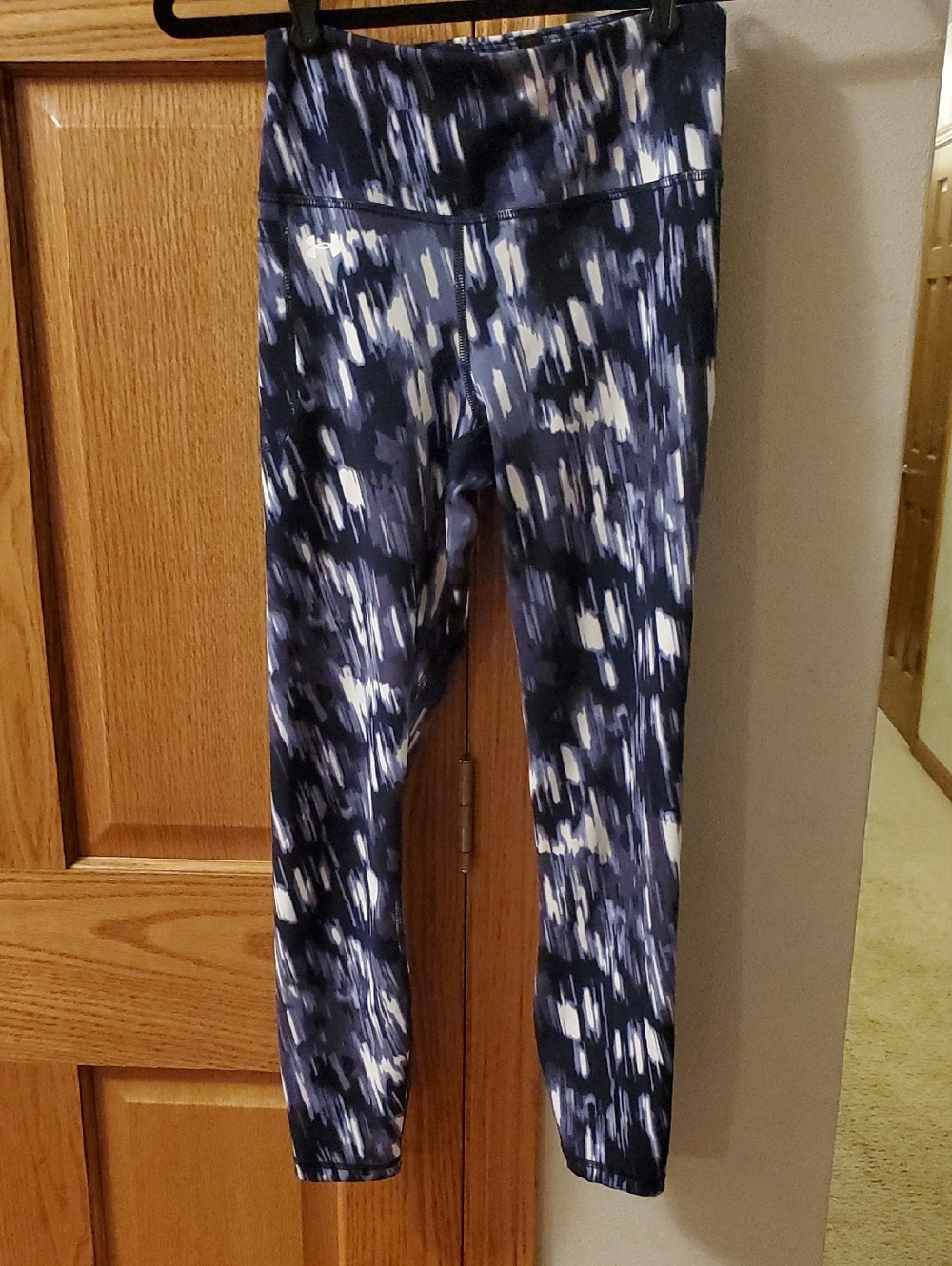 Under Armour Women's Size Small Blue & White Printed Motion Ankle Leggings Pants
